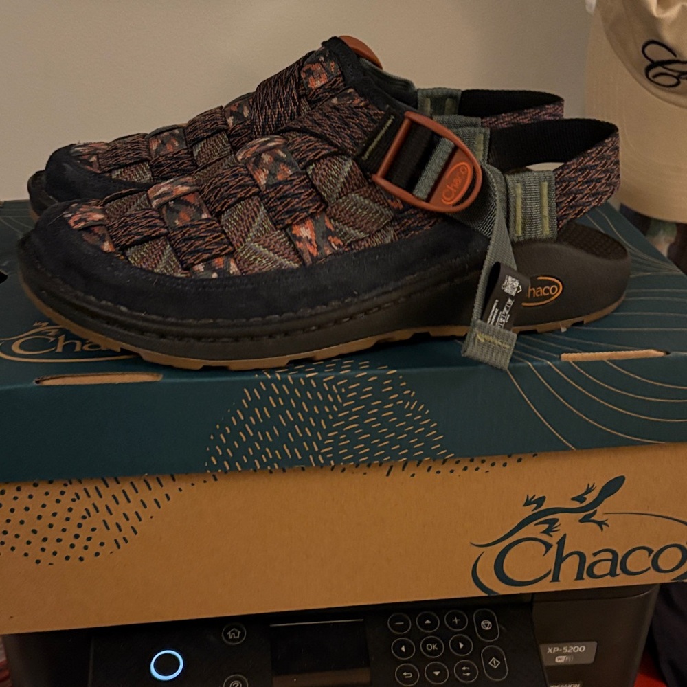 Chaco Men’s size 9 typical Chaco bottom and quality. NEW